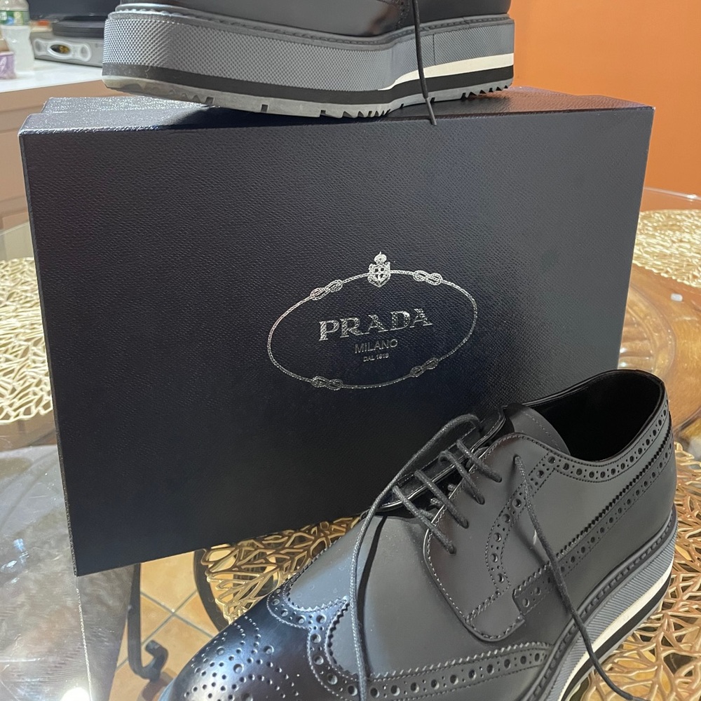 Men’s PRADA Oxfords - Picture 4 of 7